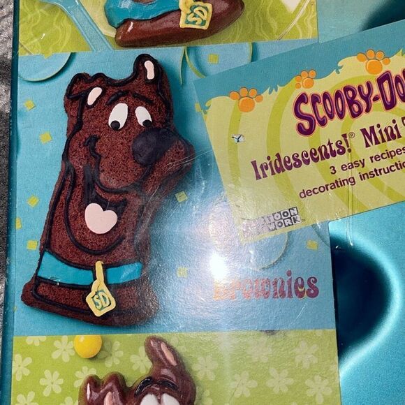 Wilton Cartoon Network Scooby-Doo Mini Treats Pan Baking and Candy Cake Molds Je - Picture 4 of 9
